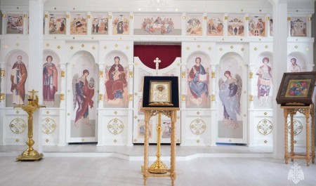 В храме Академии ГПС МЧС России освятили новый иконостас и настенные росписи после реставрации