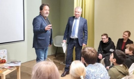 Группа Аквилон передала детским и школьным библиотекам Архангельска новую книгу