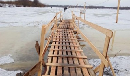 Лед сдает позиции: в Архангельске закрывают еще две переправы