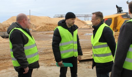 В Плесецком округе обсудили развитие производств в сфере глубокой переработки древесины и добычи полезных ископаемых