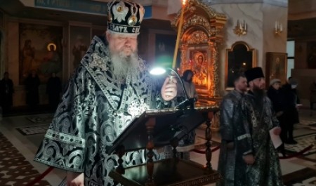 Митрополит Корнилий совершил утреню с чтением Великого канона преподобного Андрея Критского