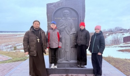 На родине преподобного Антония Сийского священник беседует со школьниками о духовной жизни 