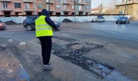 Глава Архангельска объявил о раннем старте ямочного ремонта из-за теплой погоды