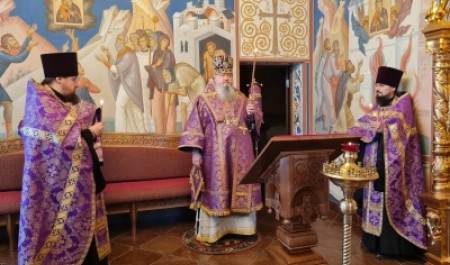 Митрополит Корнилий совершил богослужение в канун праздника Феодоровской иконы Божией Матери