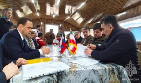 Представители МЧС России передали иранской стороне в рамках гуманитарной помощи Исламской Республике Иран вторую крупную партию лекарственных препаратов