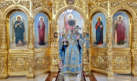 Митрополит Корнилий совершил Божественную литургию в праздник Похвалы Пресвятой Богородицы