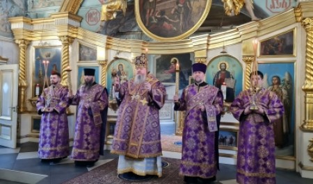 Митрополит Корнилий 28 марта совершил всенощное бдение в Архангельске