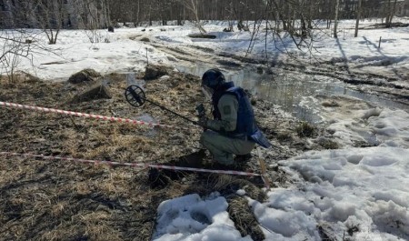 Пиротехники Центра «Лидер» МЧС России тренировались искать и обезвреживать боеприпасы в сложных условиях
