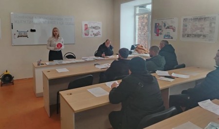 Специалисты регионального минтранса провели в Архангельске и Вельске профилактические лекции для будущих водителей Специалисты регионального минтранса провели в Архангельске и Вельске профилактические лекции для будущих водителей