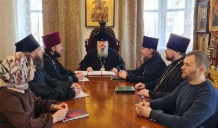 Митрополит Корнилий возглавил совещание в епархиальном управлении 