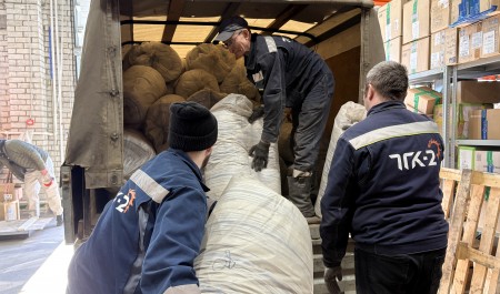 Сотрудники ресурсной компании передали гуманитарную помощь для участников СВО