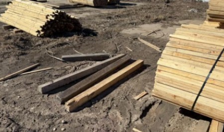 На лесопереработке в Онеге рабочий пострадал при перемещении пиломатериалов