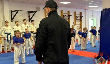 Офицер отряда Росгвардии напутствовал архангельских каратистов