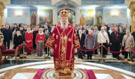 В праздник Светлого Христова Воскресения митрополит Корнилий возглавил торжественное богослужение в Михаило-Архангельском соборе