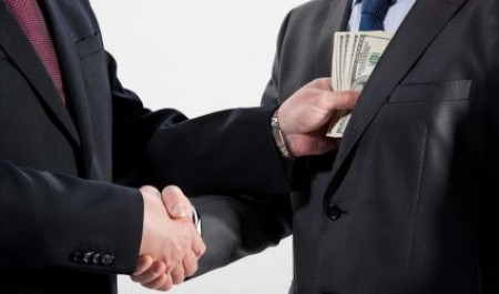 Сразу семь членов скандального СРО вляпались в коммерческий подкуп