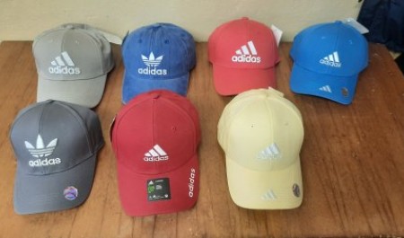 В Каргополе калмык весело торговал контрафактной одеждой