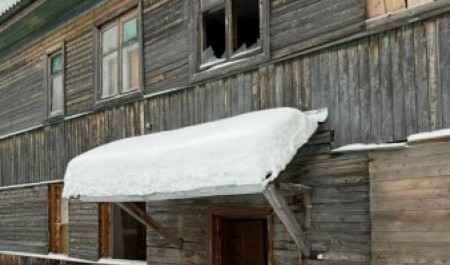 В Архангельской области снесут аварийный дом по приговору суда