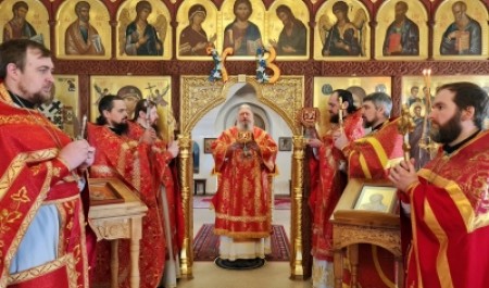 Митрополит Корнилий в Светлую среду совершил Божественную литургию в Холмогорах