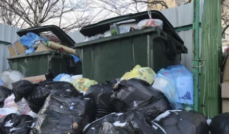 Власти Архангельска призвали жителей сообщать о переполненных мусорных контейнерах