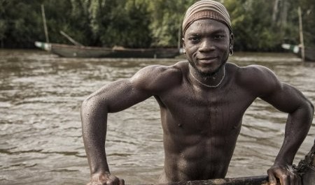 Камерунец в Архангельске открыл бизнес по легализации своих соплеменников