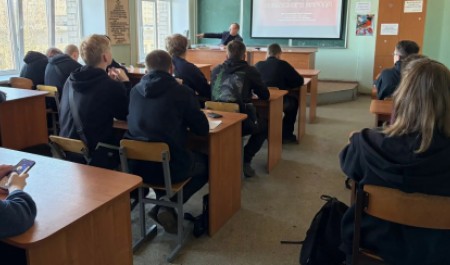 От прошлого к настоящему: в преддверии Дня Победы молодежи рассказывают о подвиге народа