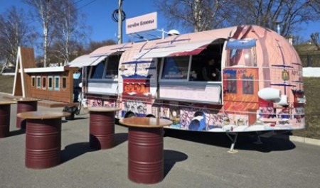 Фудтраки вместо шашлычек: на набережной Архангельска возобновилась уличная торговля