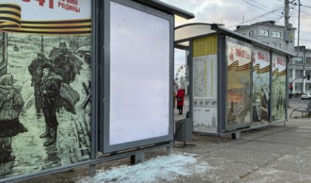 Ничего святого: молодые вандалы разбили «победную» остановку в Архангельске