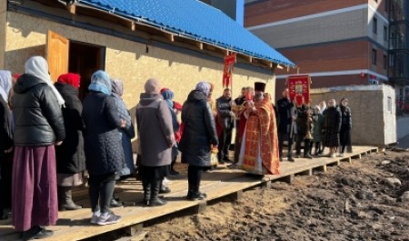 Первую Литургию совершили в храме Рождества Христова на Ленинградском проспекте Архангельска 