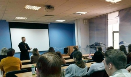 Священник Кирилл Кочнев побеседовал со студентами САФУ об изучении в школах православной культуры 