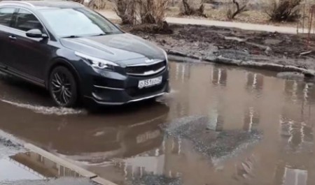 В Архангельске затянувшийся прорыв на Розы Люксембург не могут устранить уже неделю