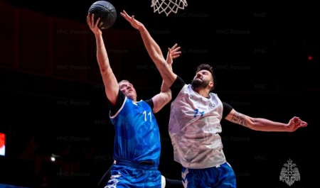 Сборная МЧС России по баскетболу 3х3 на втором месте пьедестала