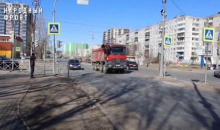 Ленинградский проспект в Архангельске уходит в колею под натиском большегрузов