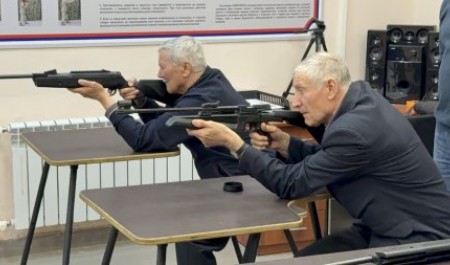 Ветераны архангельского УФСИН до сих пор стреляют метко