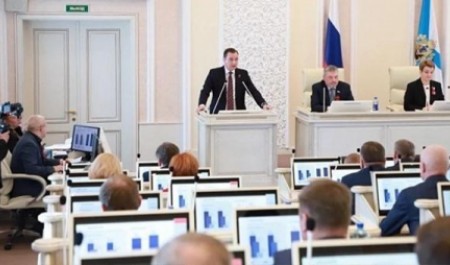 Губернатор доложил архангельским депутатам о финансовом положении региона