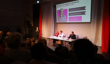 Архангелогородцам «серебряного» возраста рассказали, как безопасно взаимодействовать с цифровой средой