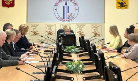 Журналист и общественница получат мандаты двух депутатов-лишенцев Архгордумы 