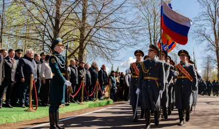 Санкт-Петербургский университет ГПС МЧС России провел торжественный митинг на Невском пятачке