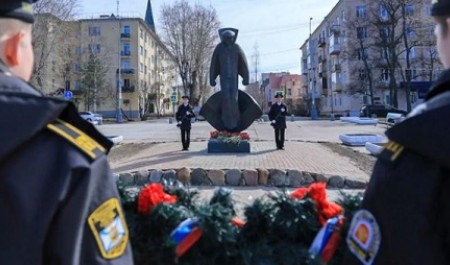 В Архангельске накануне 9 Мая почтили память защитников Отечества и тружеников тыла
