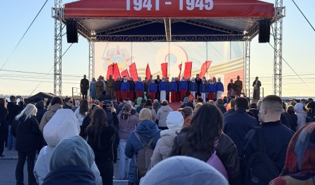 Празднование 9 Мая в столице Поморья завершилось исполнением песни «День Победы»