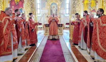 Митрополит Корнилий 10 мая совершил Божественную литургию в Архангельске 