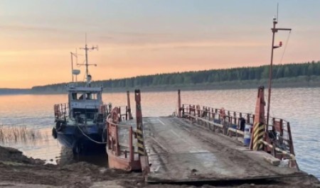 В Пинежском округе действует паромная переправа через Пинегу у поселка Ясный