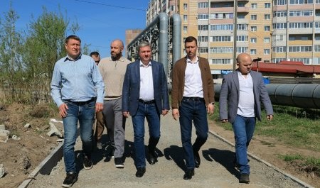 Идет Морев по городу... Идет Морев по городу...