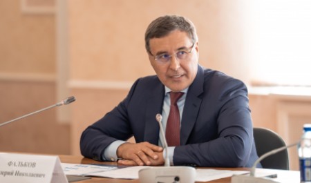 Валерий Фальков принял участие в заседании ученого совета САФУ Валерий Фальков принял участие в заседании ученого совета САФУ