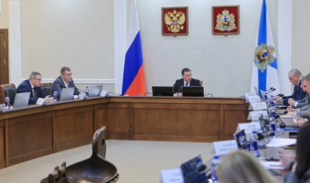 На площади Профсоюзов в Архангельске продолжаются работы по устройству сетей и дренажно-ливневой канализации