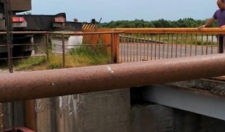 Архангельских водителей предупредили о временном закрытии моста через Юрас