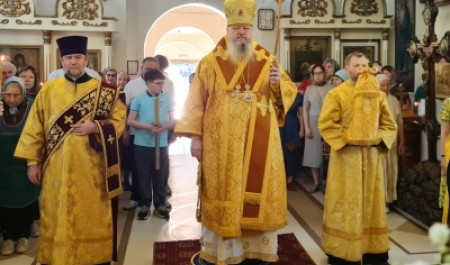 Митрополит Корнилий 6 июня совершил всенощное бдение в архангельском храме Всех святых 