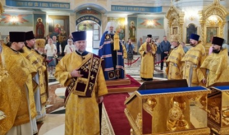 Митрополит Корнилий в праздник Всех святых совершил Божественную литургию в Архангельске 