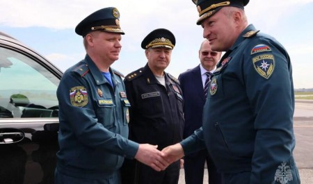 Александр Куренков передал новую технику пензенским спасателям и наградил личный состав