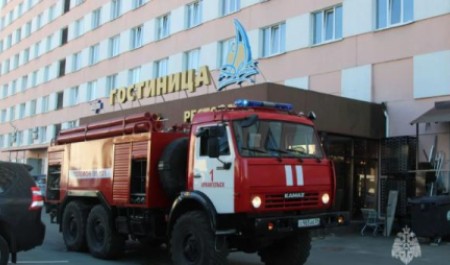 Пожарные машины и эвакуация у гостиницы «Двина» встревожили архангелогородцев