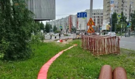 Перекресток в центре Архангельска ушел на ремонт из-за аварийного коллектора Перекресток в центре Архангельска ушел на ремонт из-за аварийного коллектора